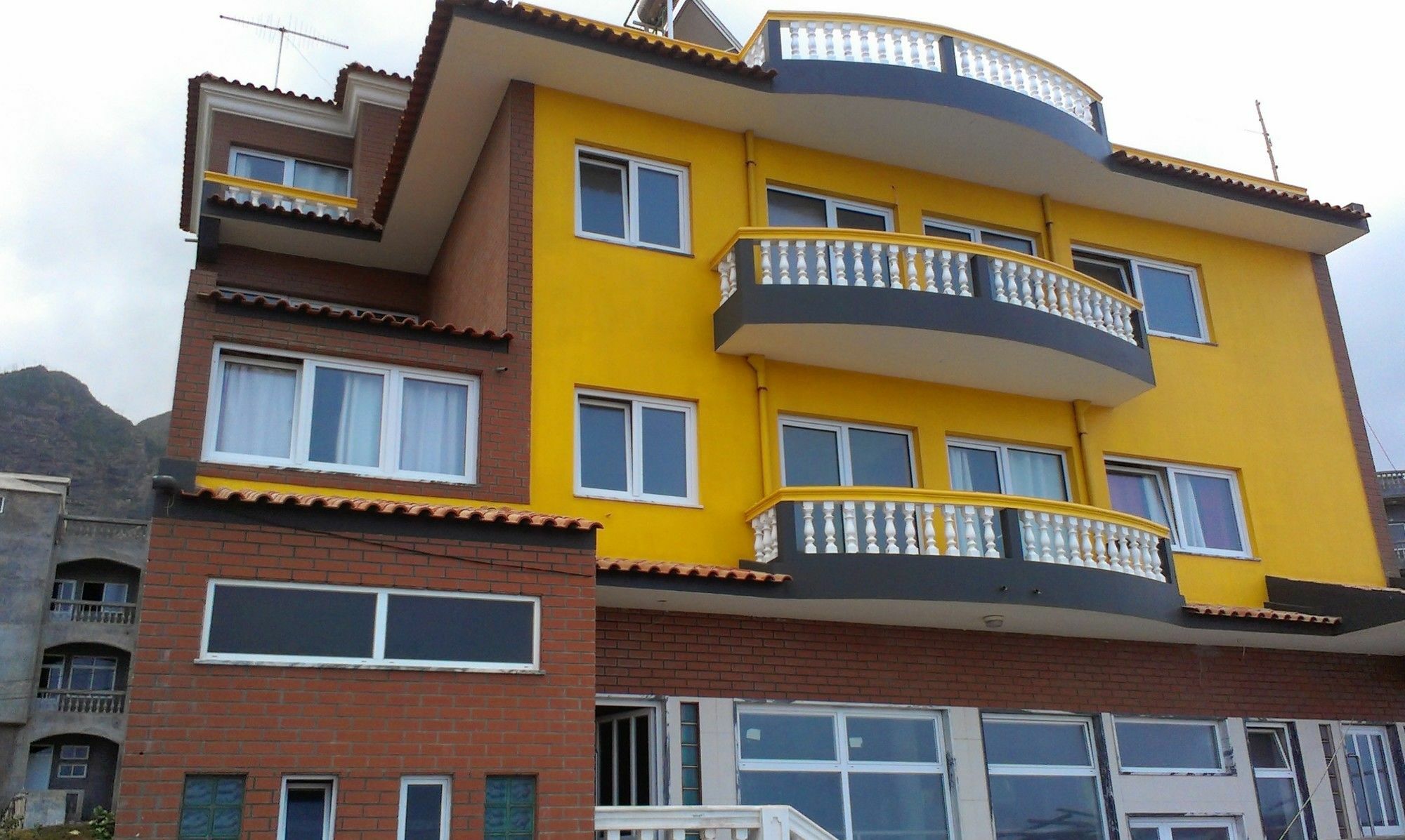 Residencial Sol Point Art Bed & Breakfast Ponta Do Sol Dış mekan fotoğraf